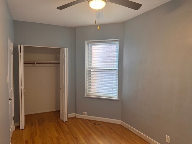 Building Photo - 3834 N Hermitage Ave
