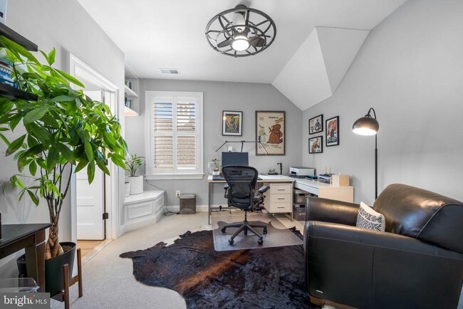 Building Photo - 323 S West St