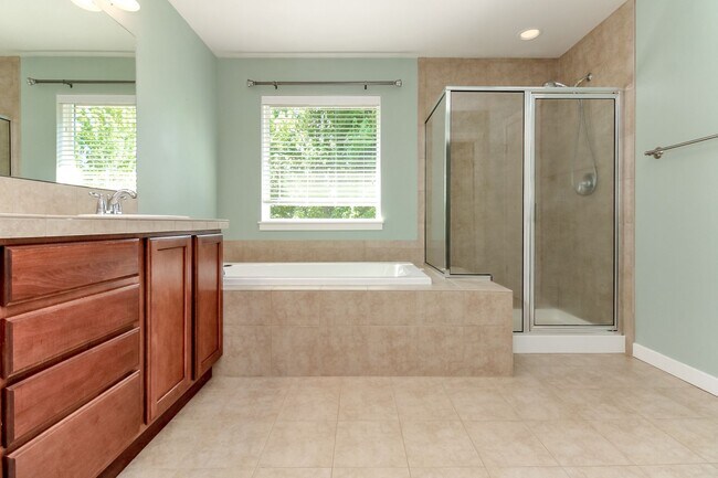 Building Photo - Beautiful Bell Hill Home in DuPont