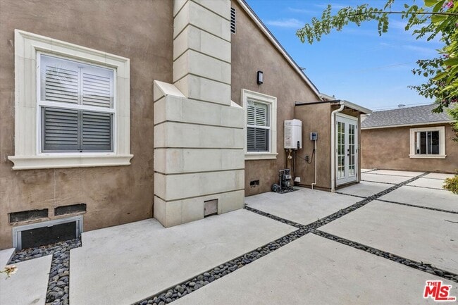 Building Photo - 13964 La Maida St