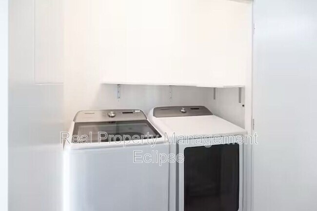 Building Photo - 8819 Midvale Ave N