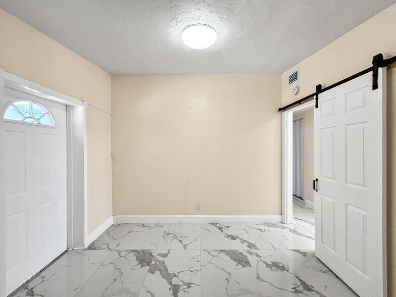 Building Photo - 3675 Prudence Dr