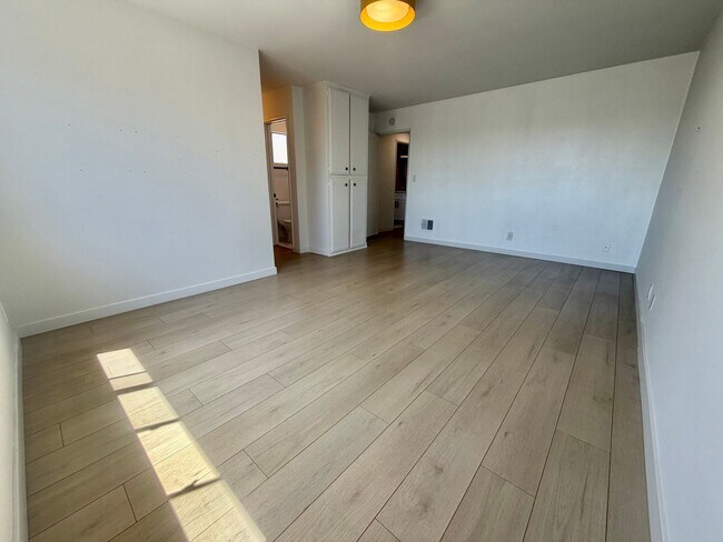 Building Photo - Hill Section 3BD Home with Large Backyard & Renovated Quartz Kitchen