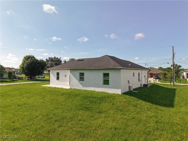 Building Photo - 5001 Bywood St