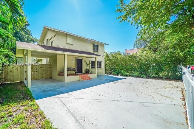 Building Photo - 927 SW 15th Ave