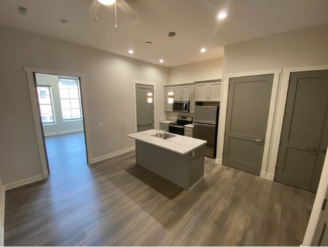 Building Photo - 405 W Milwaukee St