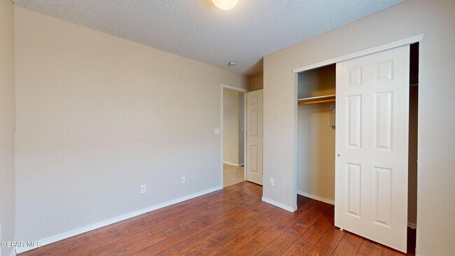 Building Photo - 1819 Shreya St