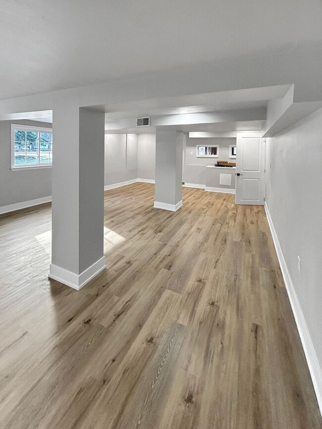 Building Photo - Welcome to this newly remodeled gem located in the heart of Collier, PA.