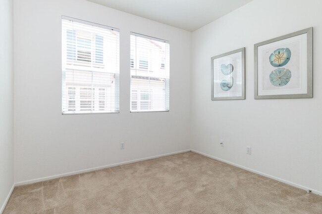 Building Photo - Old Town Camarillo 4 Bed 3 Bath