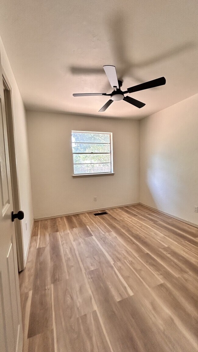 Building Photo - 726 Garden Grove