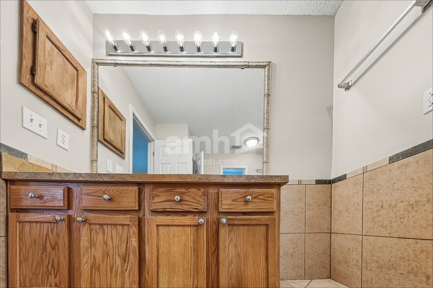 Building Photo - 9261 Redtail Dr