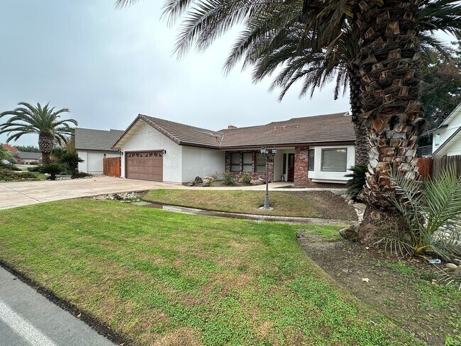 Building Photo - Spacious NW 2 story home locate in The Lakes available soon!