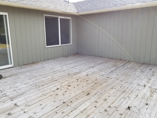 Building Photo - Single level home close to Old Mill & Blakely Park