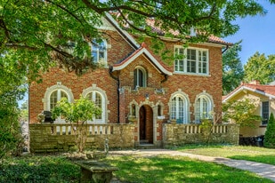 Building Photo - 7024 Forsyth Blvd