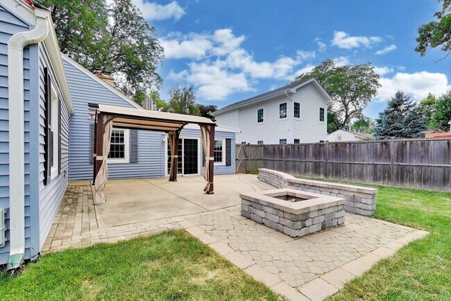 Building Photo - 1706 Illinois Rd
