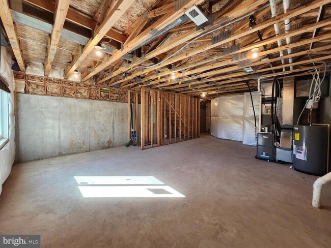 Building Photo - 7579 Clayton Ave