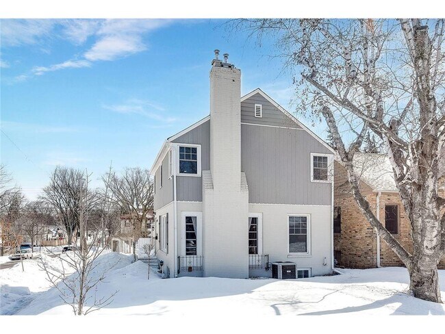 Building Photo - 1517 W 53rd St