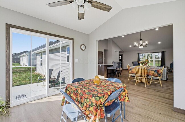 Building Photo - 557 Cannondale Ave