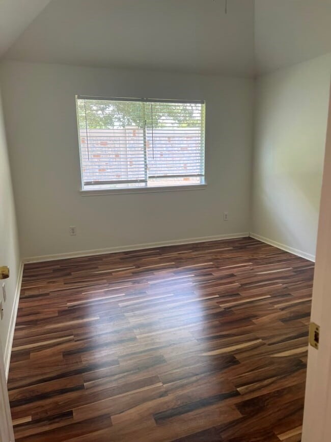 Building Photo - 5523 Waverdale Ct