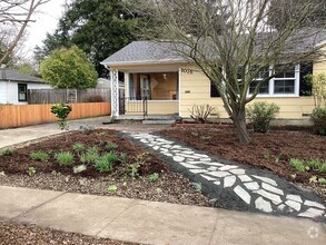 Building Photo - Charming Vintage bungalow in desirable nei...