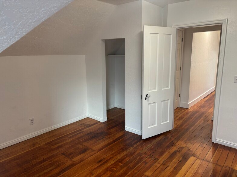 Building Photo - 245 N Main St