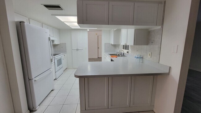 Building Photo - Homosassa 3/2/2 Pool Home