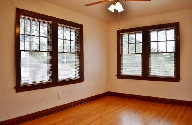 Building Photo - 2557 Dellwood Ave