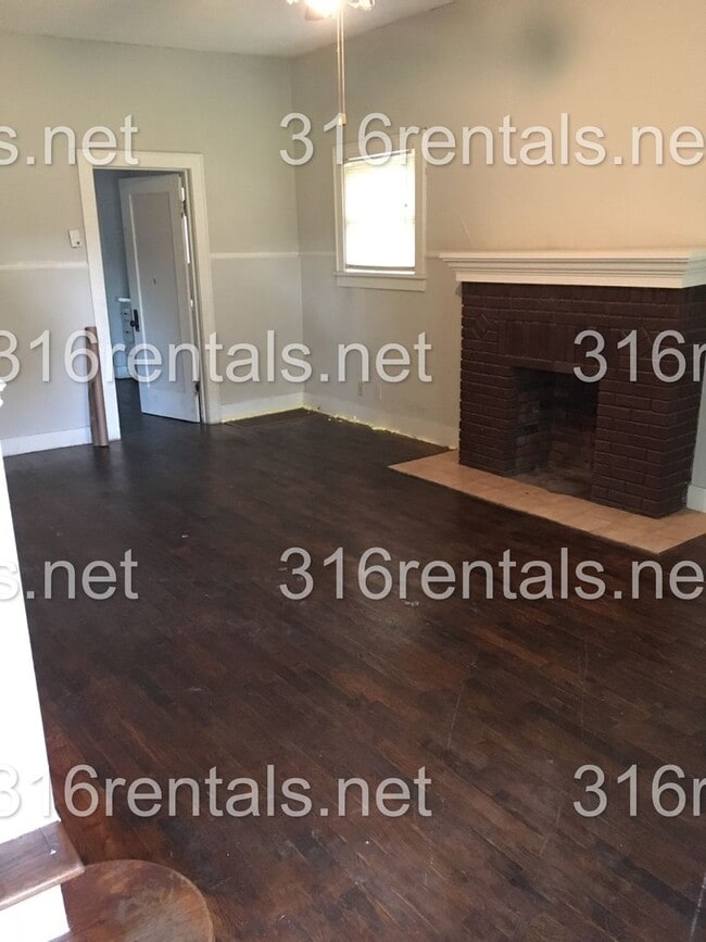 Building Photo - 419 E 6th St