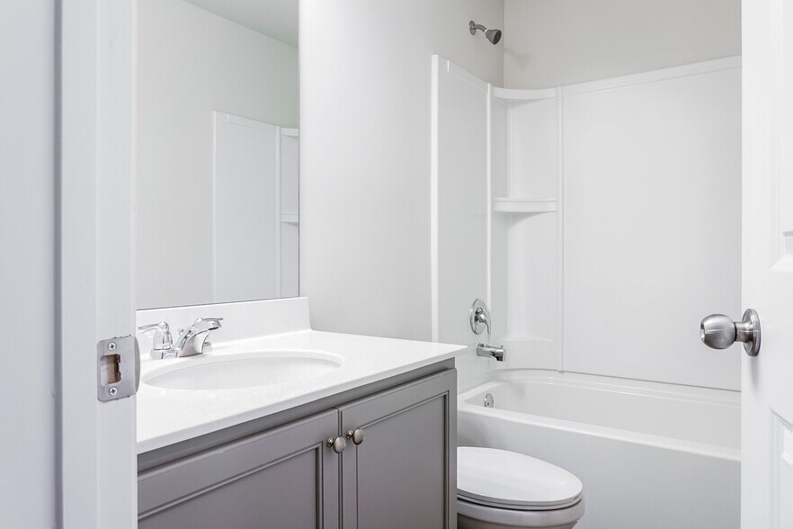 Building Photo - 2833 Saratoga Lake View