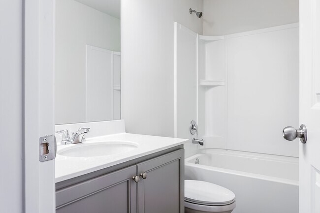 Building Photo - 2847 Saratoga Lake View