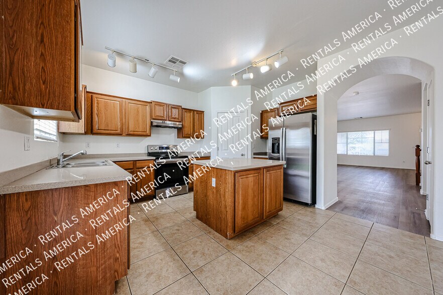 Building Photo - 935 E Blue Spruce Ln