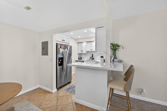 Building Photo - 336 Golfview Rd