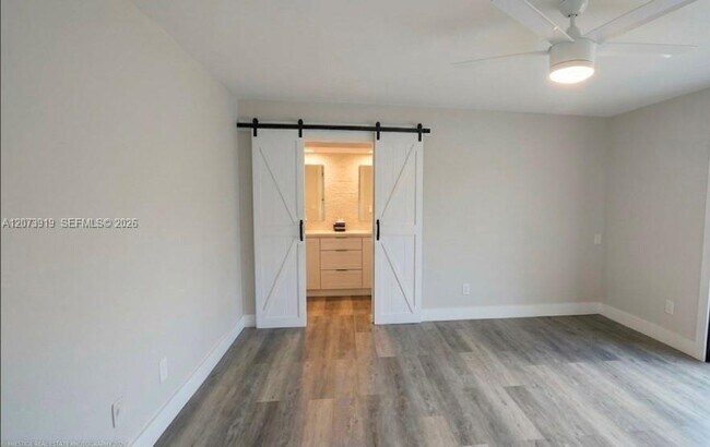 Building Photo - 333 NE Greenbrier Ave