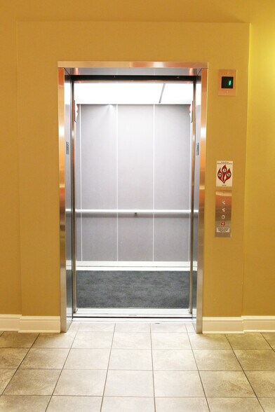 Building Photo - 941 Penn Ave