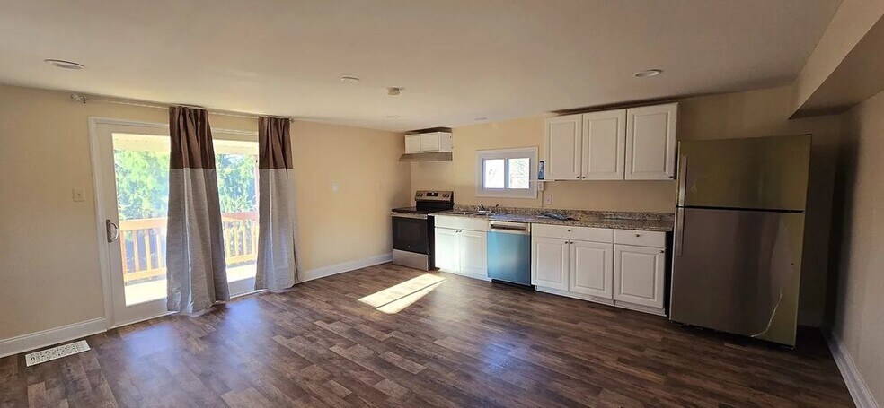 Building Photo - 3810 Golfview Dr