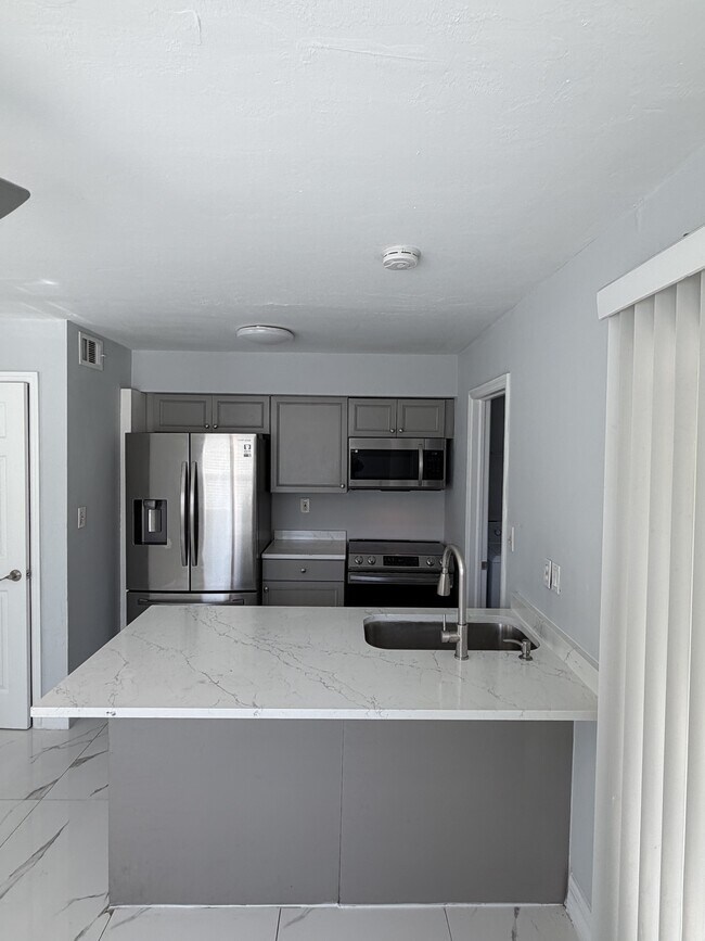 Building Photo - 10280 Carolina St