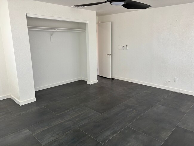 Building Photo - 3 Bedroom 1.5 Bath Modern Farmhouse near J...
