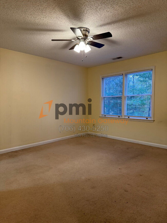 Building Photo - 134 Primrose Dr