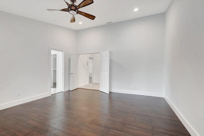 Building Photo - 355 Woodlake Ln
