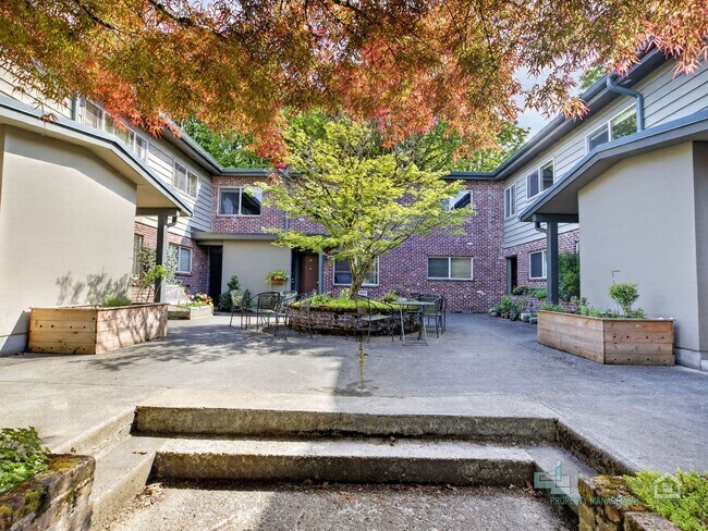 Building Photo - 1 Bedroom Condo Near OHSU + Parking