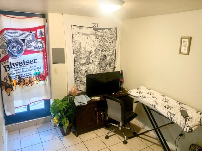 Building Photo - 725 East 5th Street