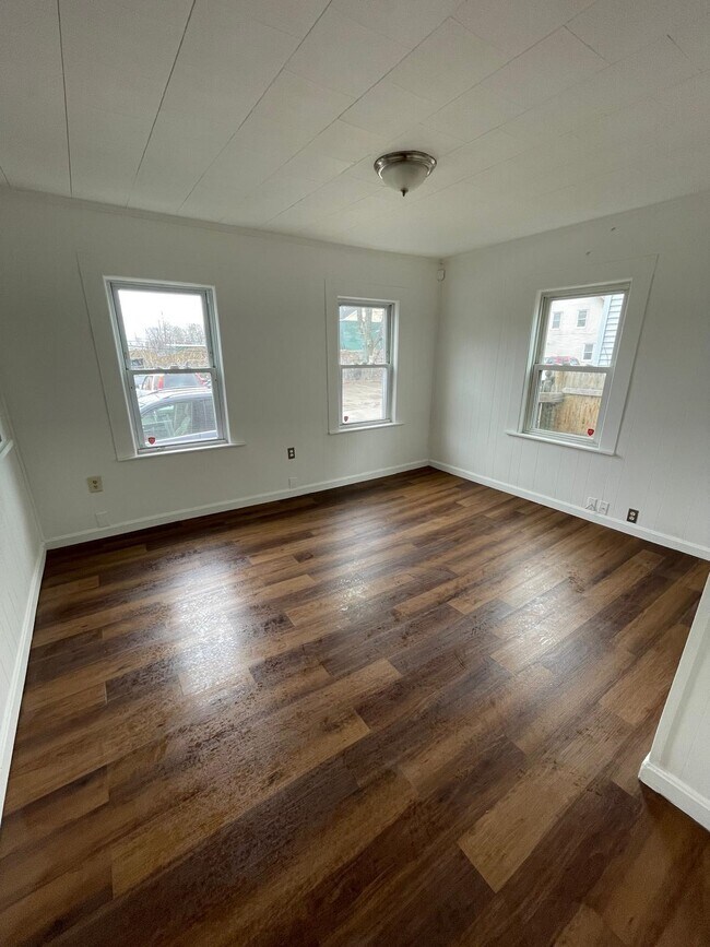 Building Photo - 7 Shedds Ave