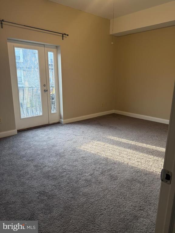 Building Photo - 609 Summit Ave