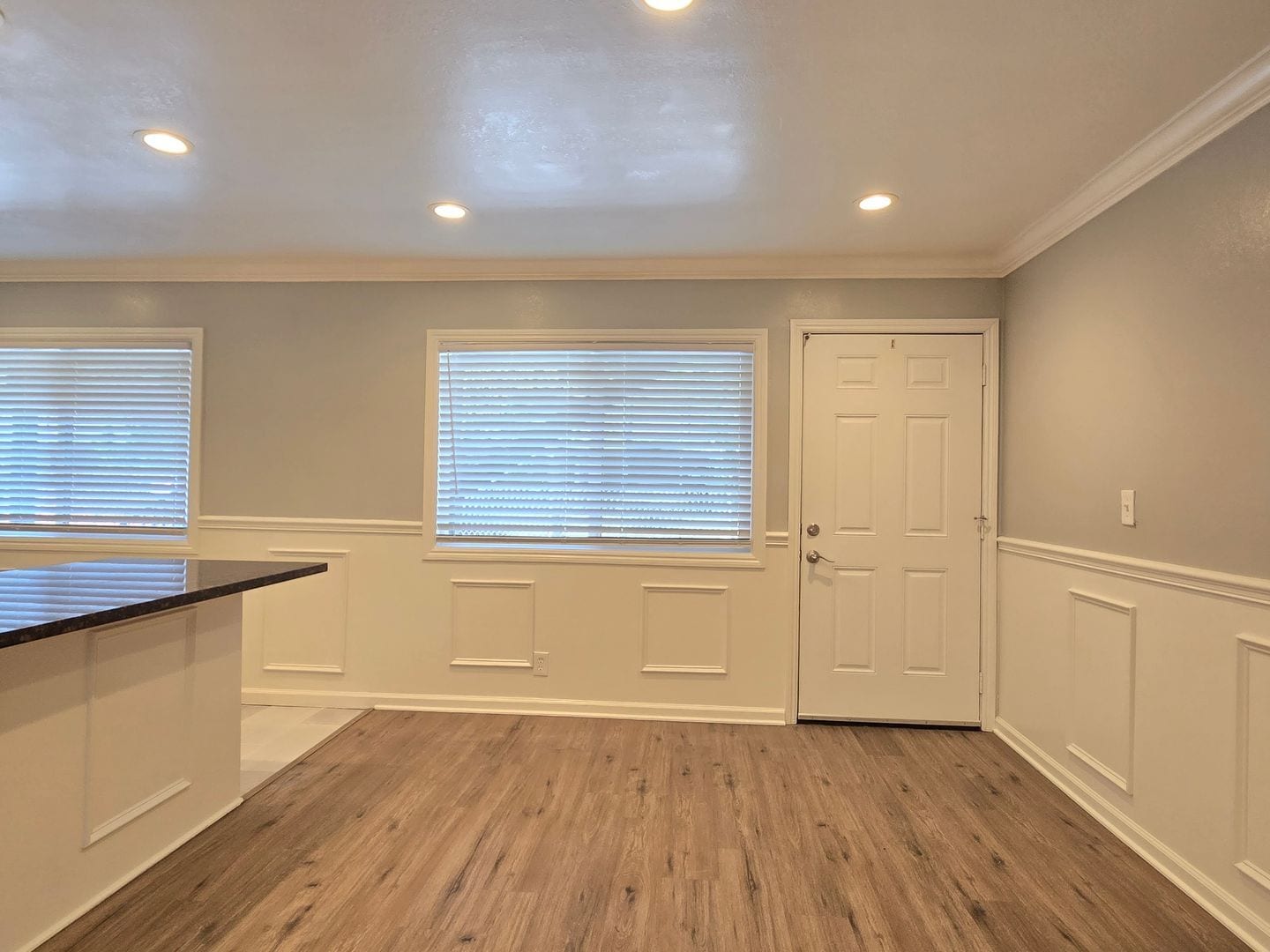 Building Photo - 450 California St