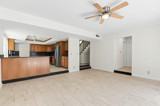 Building Photo - 6 Baywood Dr