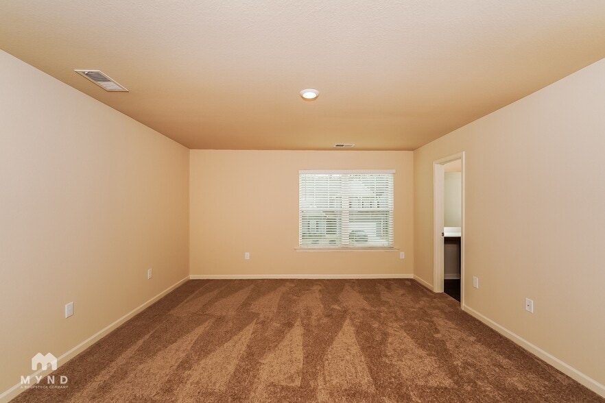 Building Photo - 525 Clover Cir