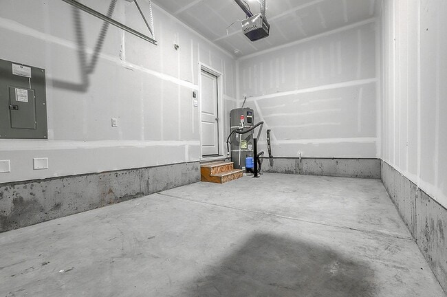 Building Photo - 3 Bedroom 2.5 Bathroom Home with Beautiful Finishes!!