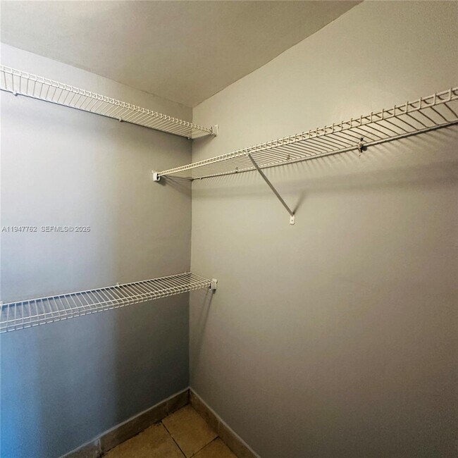 Building Photo - 732 Moffett St