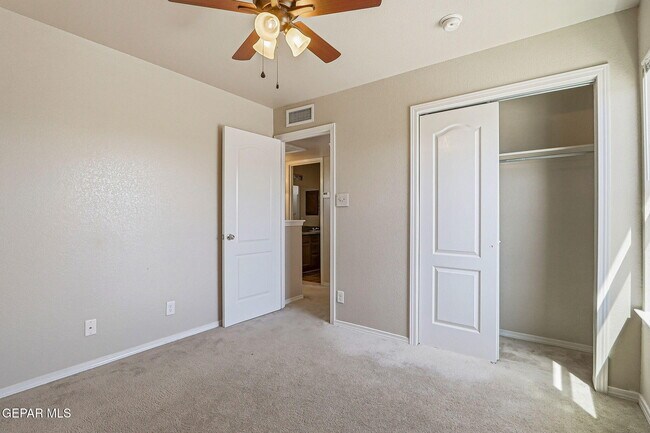 Building Photo - 2300 Glitter Point