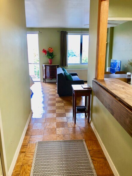 studio entrance galley kitchen - 2829 Connecticut Ave NW